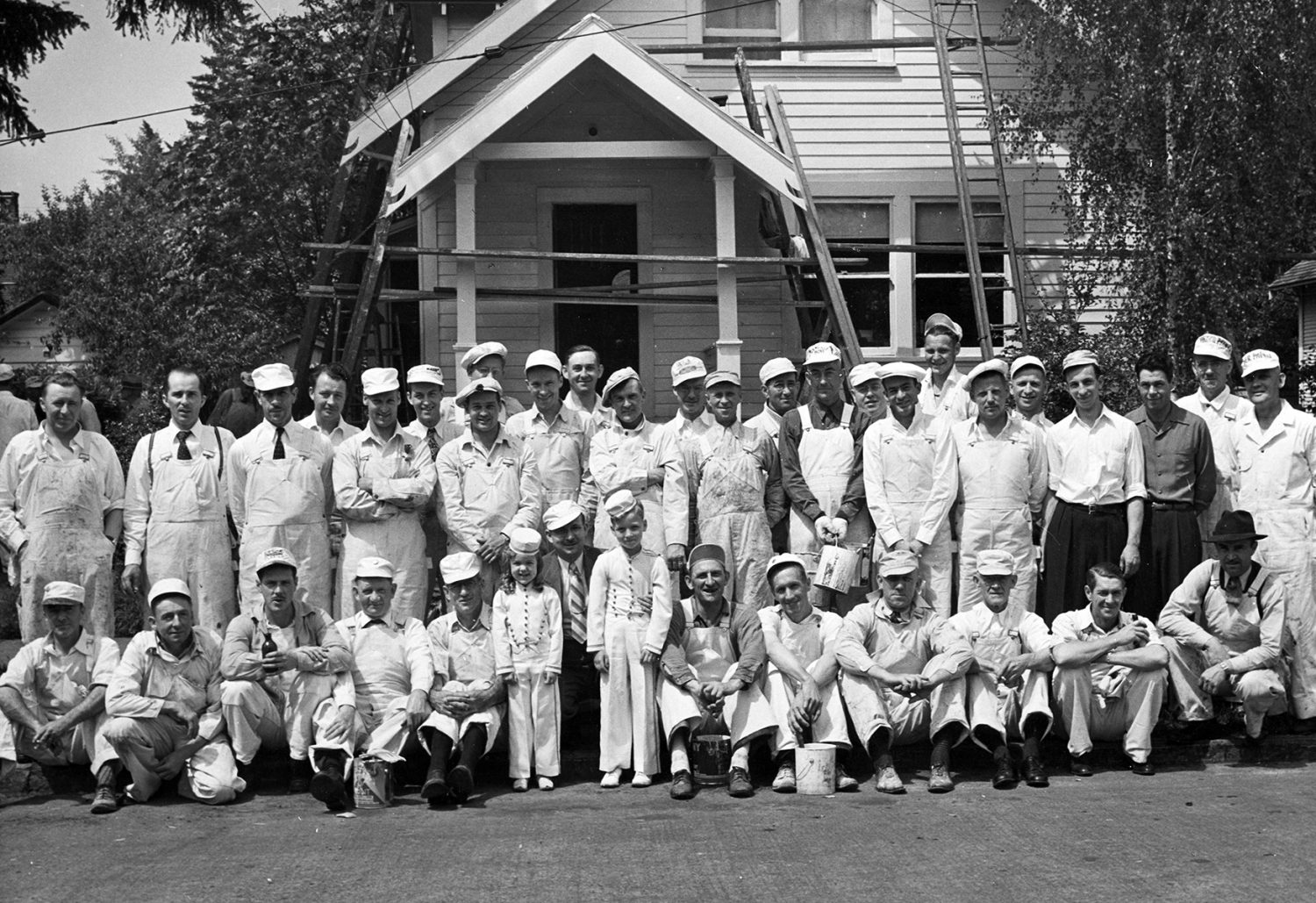 history_0000_Miller Painters at House ca 1941 010