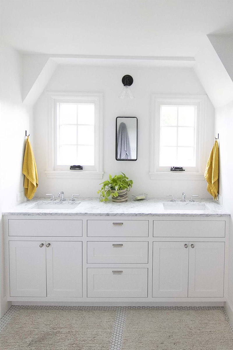 MillerMAY21LindsaysHouse09_0002_MillerMAY21LindsaysHouse69 Bathroom White Paint