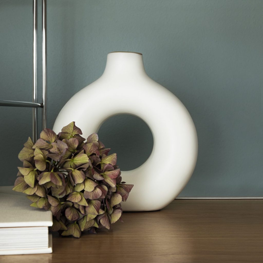 2025 Color of the Year: Dried Hydrangea | R074